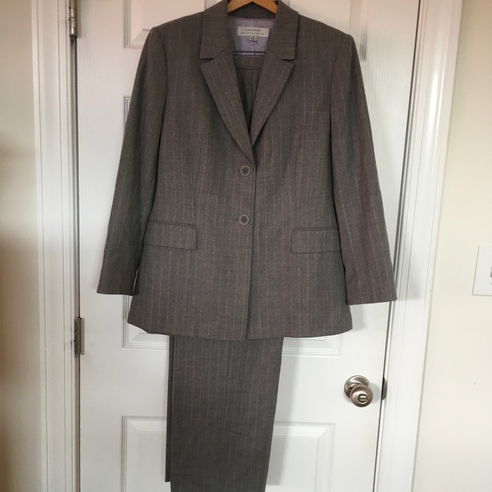 TAHARI Business Pantsuit